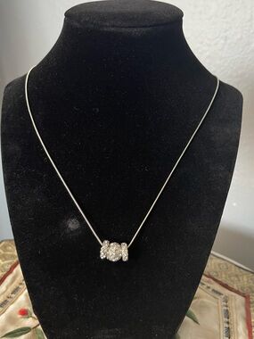 Crystal Cluster Pendant Fashion Necklace in Silver Tone